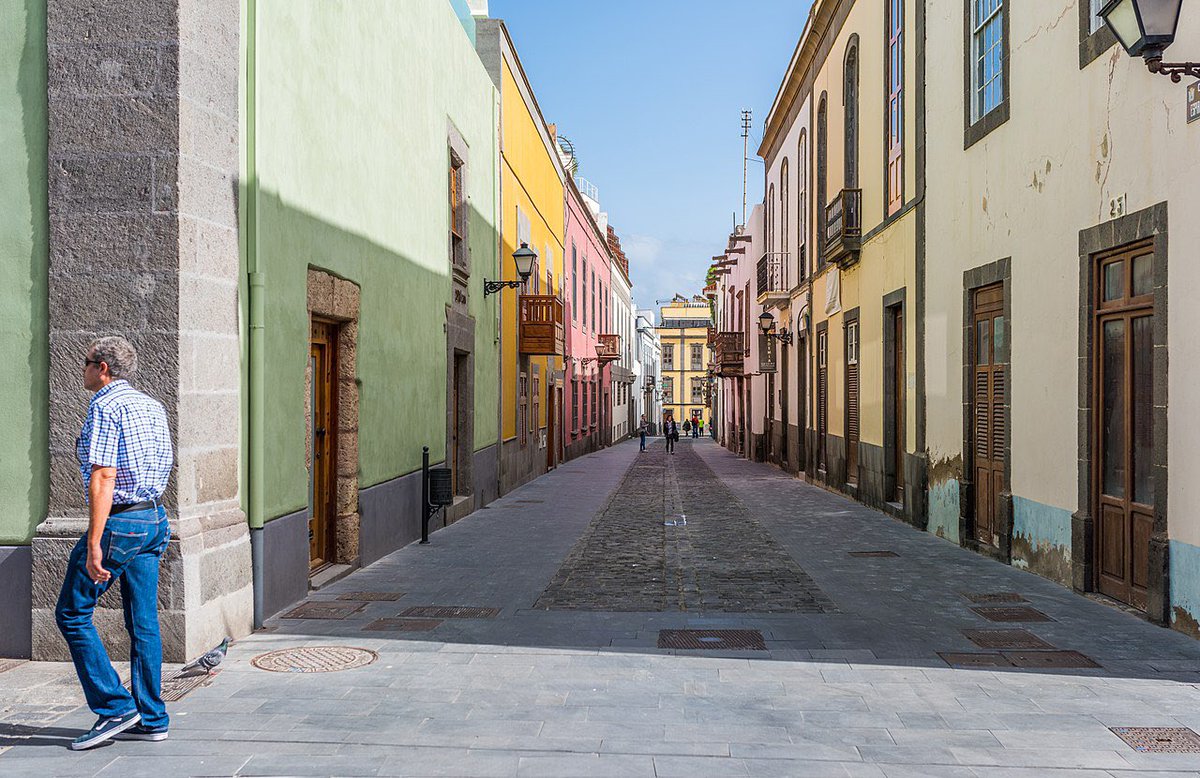 À Las Palmas (Canaries), une jeune fille de 17 ans a été brûlée vive à 95 % par un migrant marocain clandestin récemment arrivé en Espagne. L’agression s’est produite dans un squat, où l’homme a aspergé la victime de liquide inflammable avant d’y mettre le feu. La jeune fille