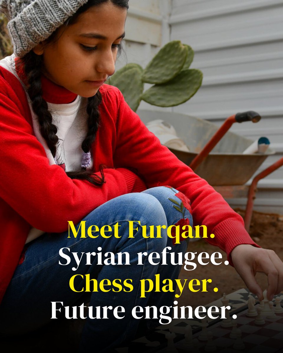 Refugees's tweet image. Furqan makes bold moves, on and off the chessboard.♟️
The 11-year-old Syrian refugee in Azraq camp in Jordan learned chess from her father and brother.
She dreams of becoming an engineer and lives by a simple motto: never give up.
#WorldChessDay
