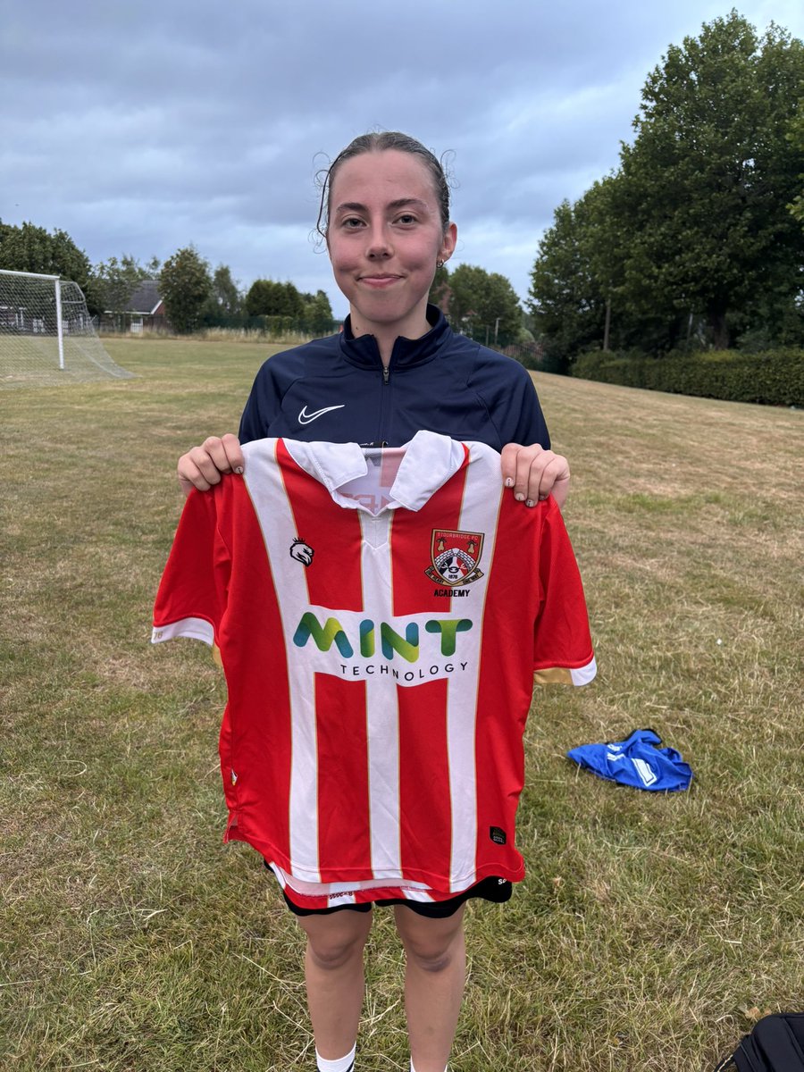 ✍️ We are delighted to announce a return to the Glassgirls for defender Ellie Stark for the 25/26 season.