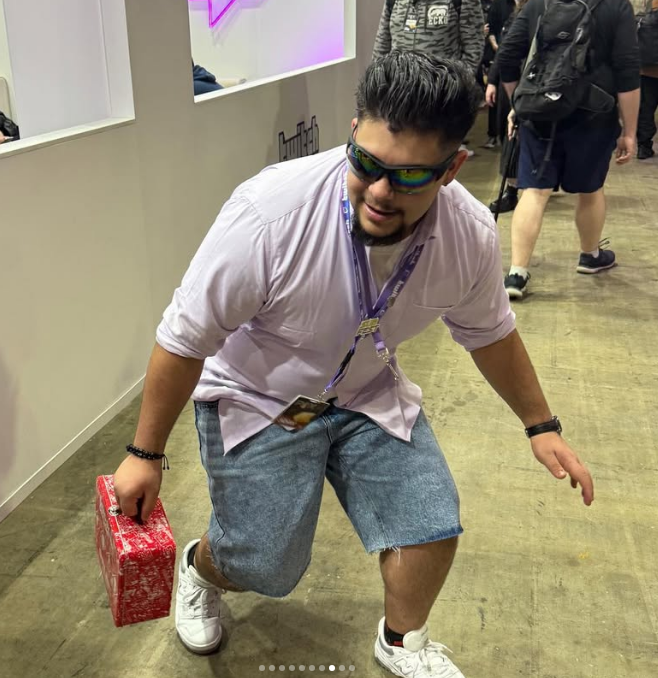 xDr4g_'s tweet photo. Lets Gooooo IRL Jonah P100 In game Jonah https://t.co/9v5TNhPeah