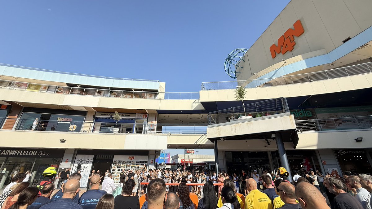 El centro comercial <a href="/MN4CC/">Centro Comercial MN4</a> reabre sus puertas nueve meses después. Detrás hay una empresa familiar de Catarroja que ha realizado un gran esfuerzo para devolver la vida a este punto de encuentro y ocio de l’horta sud. <a href="/RTVEValencia/">RTVE Comunitat Valenciana</a>
