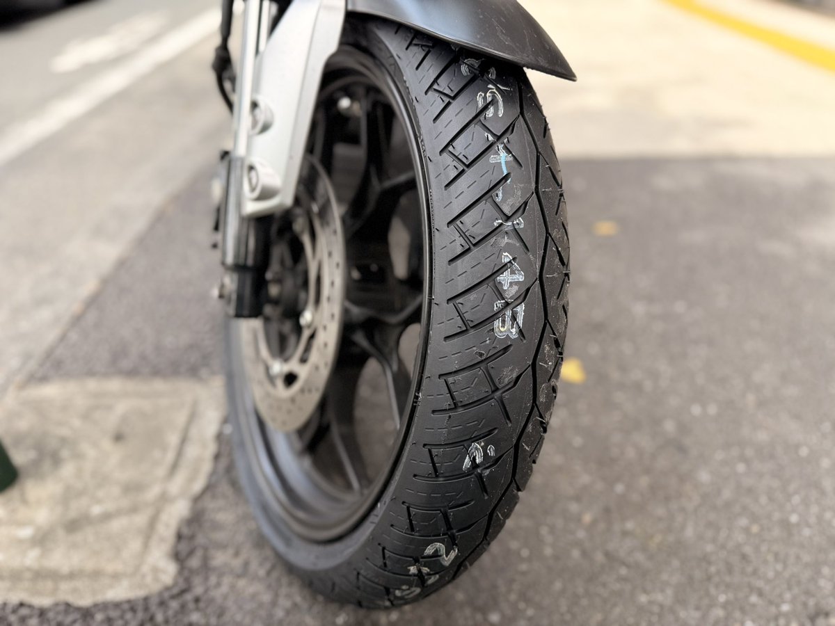 タイヤをスリックに変えました！
走りやすいです！笑
ブロックタイヤの方がかっこいいけどスリックもいいよな✨
 #XSR155