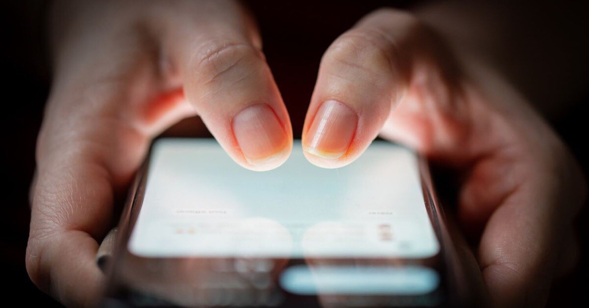 "Arbres", "noix", "tout le monde le sait"... Ce vocabulaire détourné par des internautes pour diffuser des idées d'extrême droite sur les réseaux sociaux.

Sur les réseaux sociaux, certains termes, à première vue inoffensifs, sont en fait des références à l'idéologie d'extrême