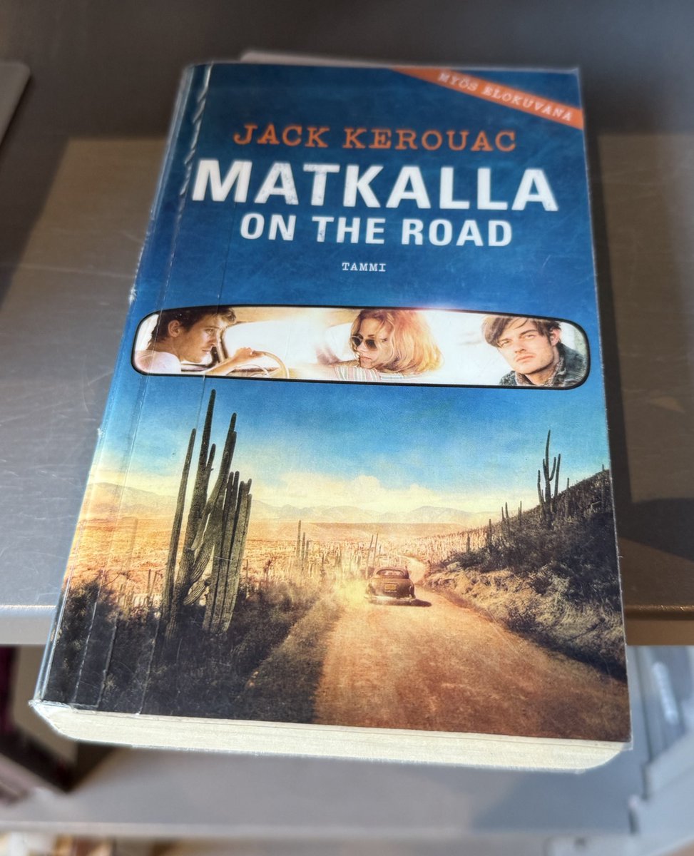 petterij's tweet photo. TekstinkÀsittelyohjelman painajainen: 316 sivua tekstiÀ yhtenÀ kappaleena. Auts. #matkalla #kerouac #kirja #kesÀlukemiset https://t.co/6S5ZKYUXiI