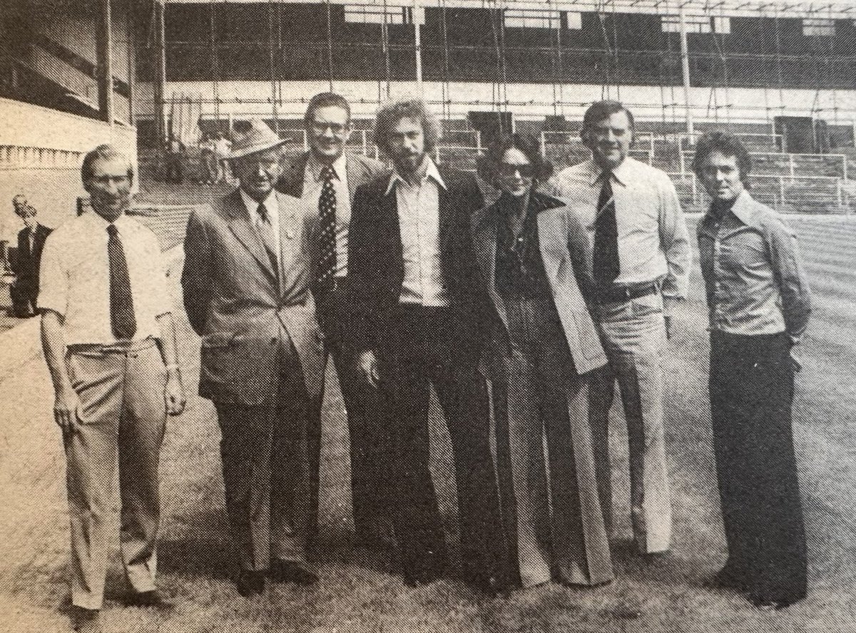 sjforsyth's tweet image. Summer 1975 at the Baseball Ground. New signing Charlie George and his wife Sue are pictured with Derby County’s board of directors and club secretary Stuart Webb. Osmaston Stand in the background, with scaffolding #DCFC #dcfcfans