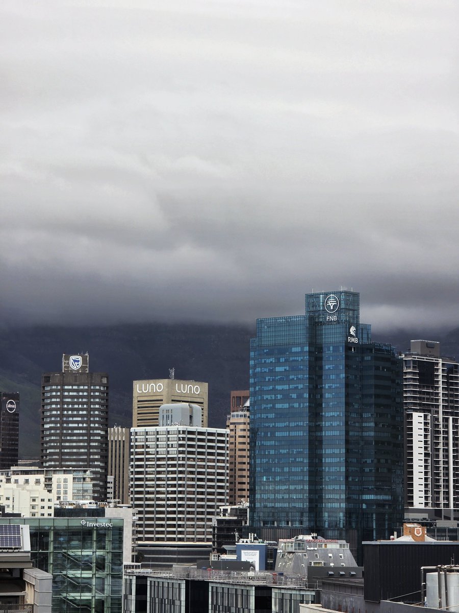 Grey skies, vibrant city 

#CapeTown #cityview #greyskies #moodyskies #themothercity #lecap #afriquedusud  #thisiscapetown #rolligclouds #capetownsouthafrica #capetowncity