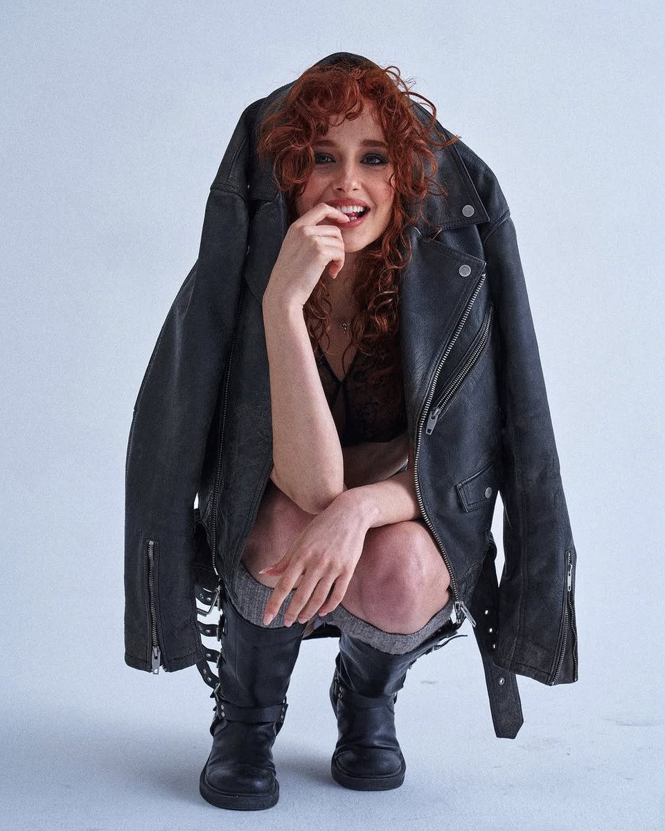 güzel ve başarili oyuncumuz #NazlıÇetin ekranlara #BizeBirŞeyOlmaz dizisiyle bomba gibi donuyor! Yolun acik olsun naz
<a href="/ufukergin/">Ufuk Ergin®</a>