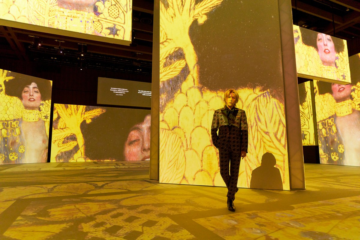 iv_tanonews's tweet image. Kis-My-Ft2 千賀健永さん
東京で世界初開催となる黄金の世界を旅する没入型展覧会
『クリムト・アライブ』東京展オープニングイベントに
華やかな黄金の衣装を身に纏って登場！

klimtalive.jp/tokyo/index.ht…

#楽しいニュース #千賀健永 #クリムトアライブ