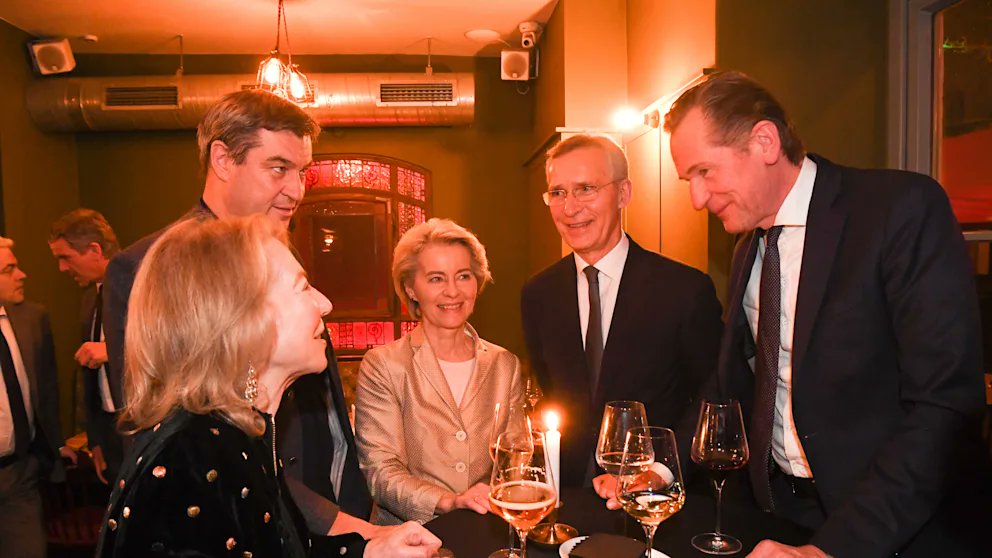 PaoloDiAcido's tweet image. Ich frage mich bis heute, was @CarloMasala1 und #Lanz da hinten im Eck wohl besprochen haben – sah nach mehr aus als nur #Smalltalk. 

#MSC2024