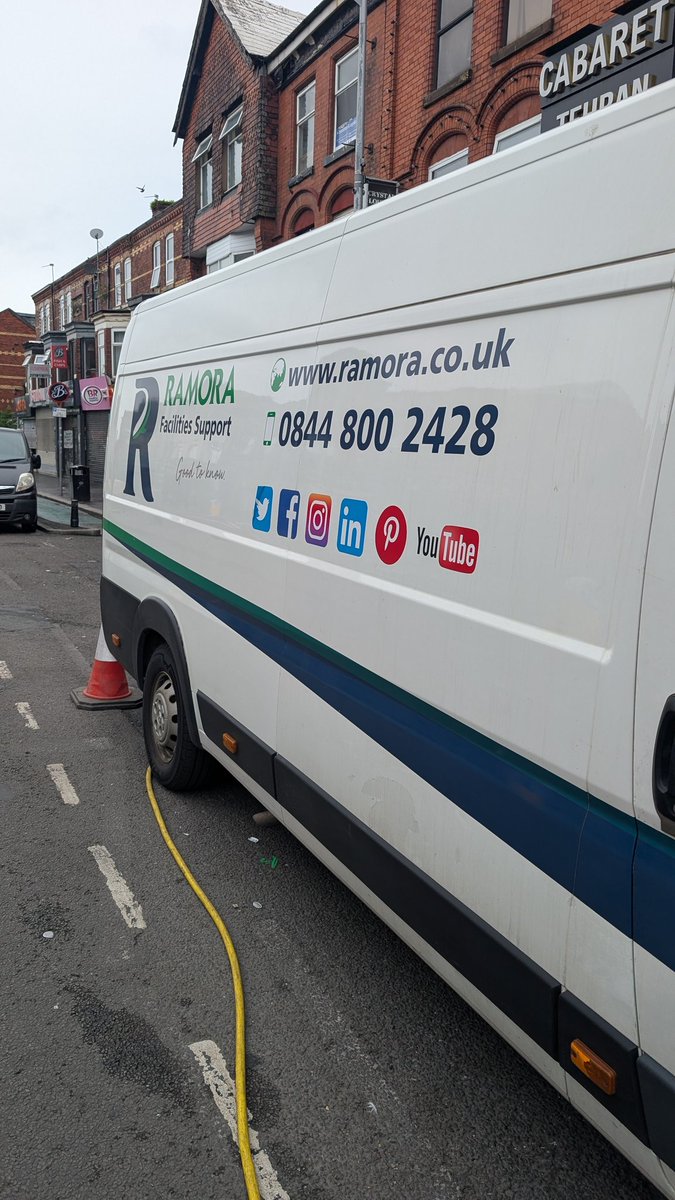 JimPritchett's tweet image. Hi @MayorofGM @ManCityCouncil @bevcraig @BeeNetwork does this look safe to you? Still no lessons learnt by these cowboys. An accident already happened because of this, a matter of time before another.