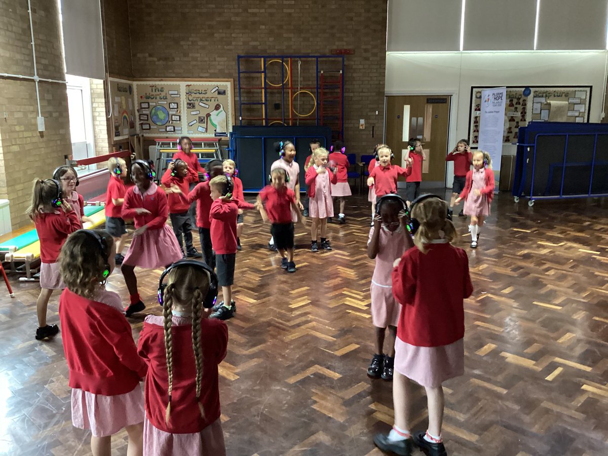 StGerardsBham's tweet image. Year One are celebrating the end of term with a silent disco!
Singing and dancing to our favourite songs.