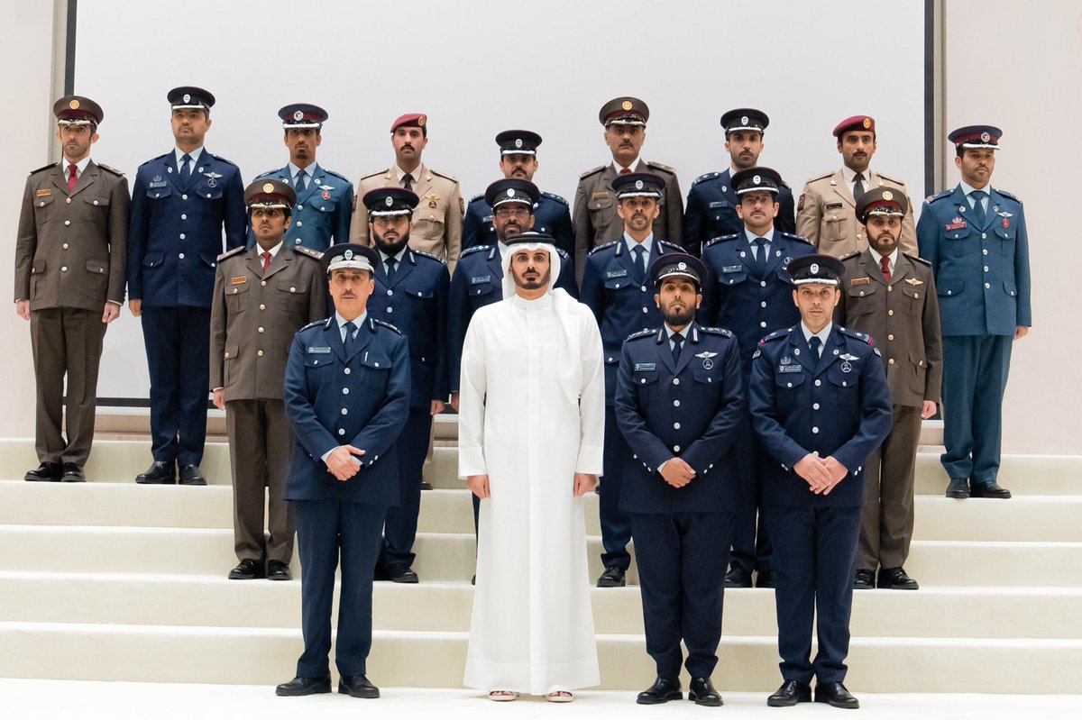 KHK's tweet image. شهدنا اليوم محطة جديدة ومهمة في مسيرة إعداد القيادات الأمنية الوطنية، بتخريج الدفعة الأولى من ضباط برنامج القيادة والأركان الأمنية، الذي يضيف بُعدًا جديدًا في تطوير قدرات قياداتنا الأمنية والعسكرية لمواكبة المتغيرات والتحديات الأمنية .
أبارك للخريجين إنجازهم هذا ، متمنيًا لهم…