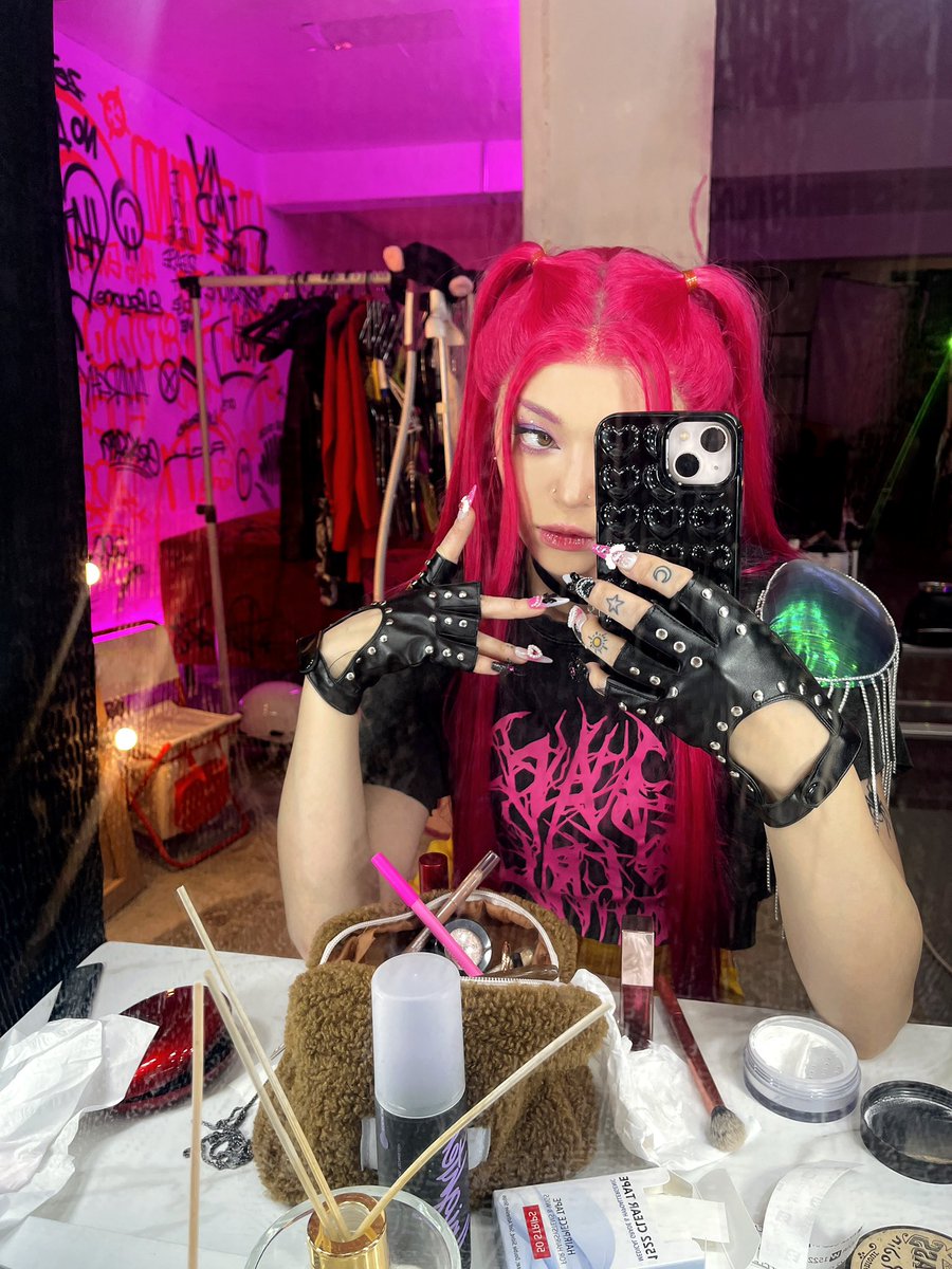 seriinade's tweet image. mira wants u to go stream
our cover of “FREE” ↴
youtu.be/MuNoEpD5rW4?si… 🩷