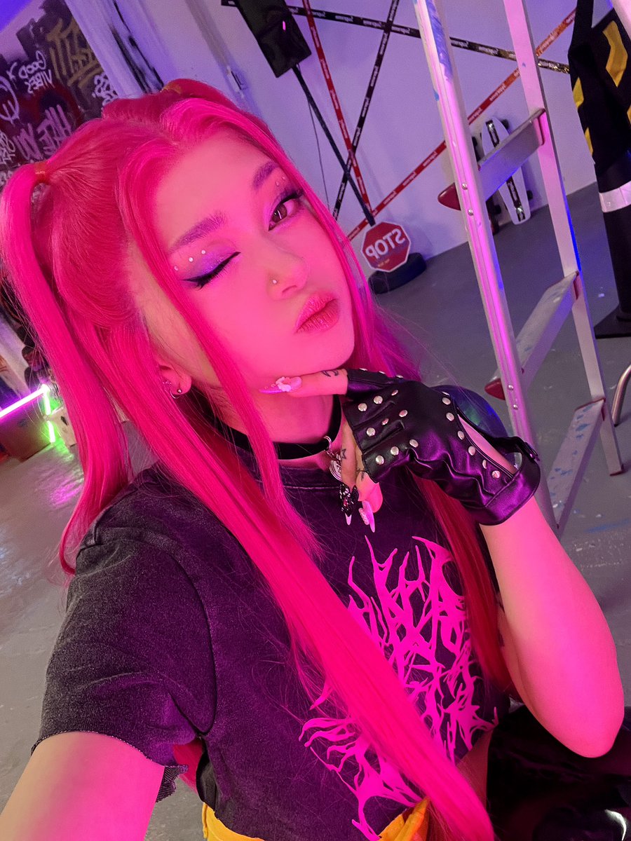 seriinade's tweet image. mira wants u to go stream
our cover of “FREE” ↴
youtu.be/MuNoEpD5rW4?si… 🩷