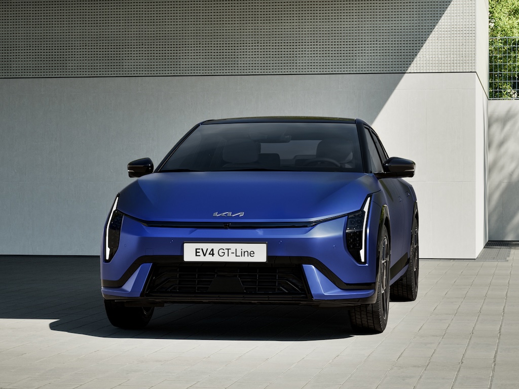 Kia’s EV4 is now on sale in saloon-bodied Fastback form, priced from £40,895 and joining the hatchback launched earlier this month.

Debuted at the brand’s 2025 EV Day in Tarragona, Spain, the EV4 is a key new model for the brand. #KiaEV4Fastback
evfleetworld.co.uk/kia-ev4-fastba…