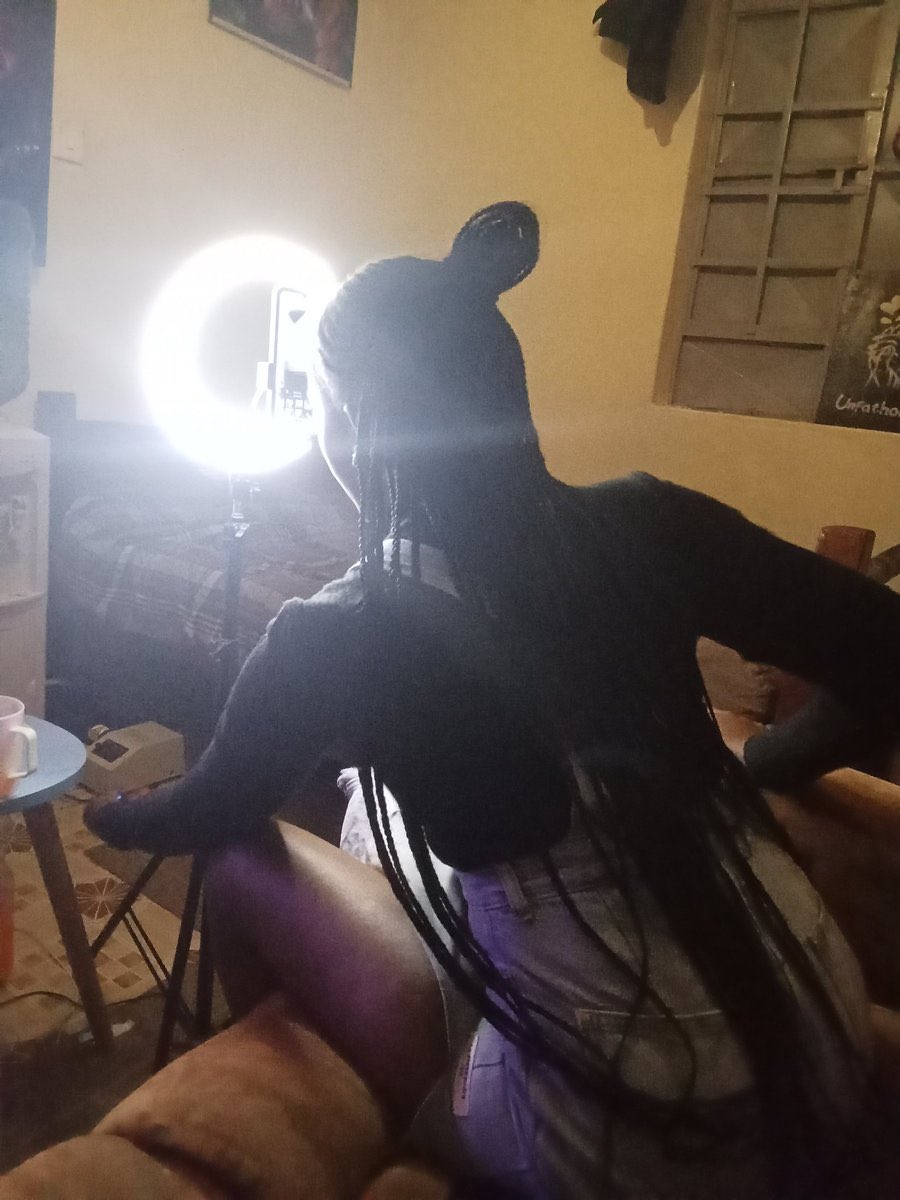 Ring light hawa wasichana hufanya nini nayo na si content creators pale tiktok ?