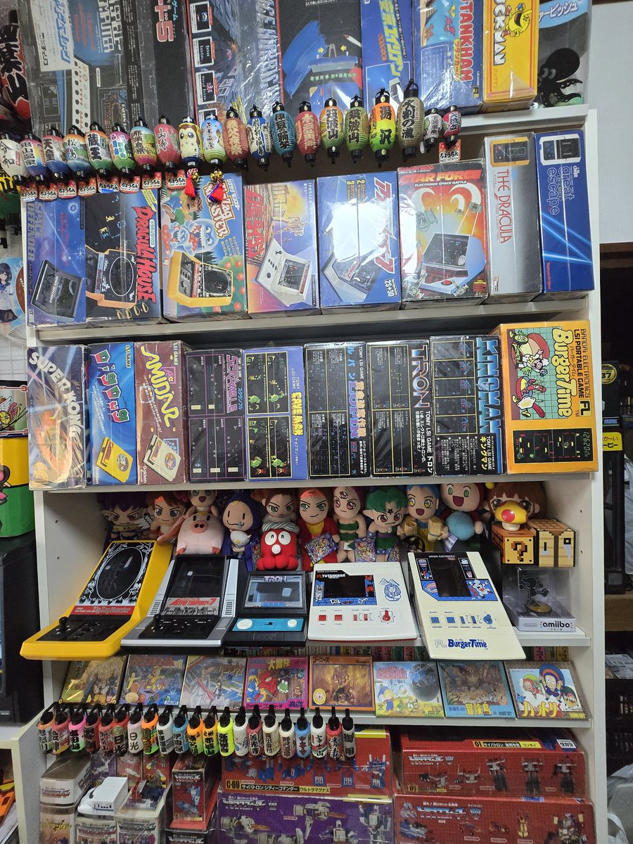 部屋が段々と片付いてきたぞ

#昭和レトロ
#トランスフォーマー
#お土産 #提灯 #ちょうちん
#電子ゲーム #ゲームアンドウオッチ #ゲームアンドウォッチ