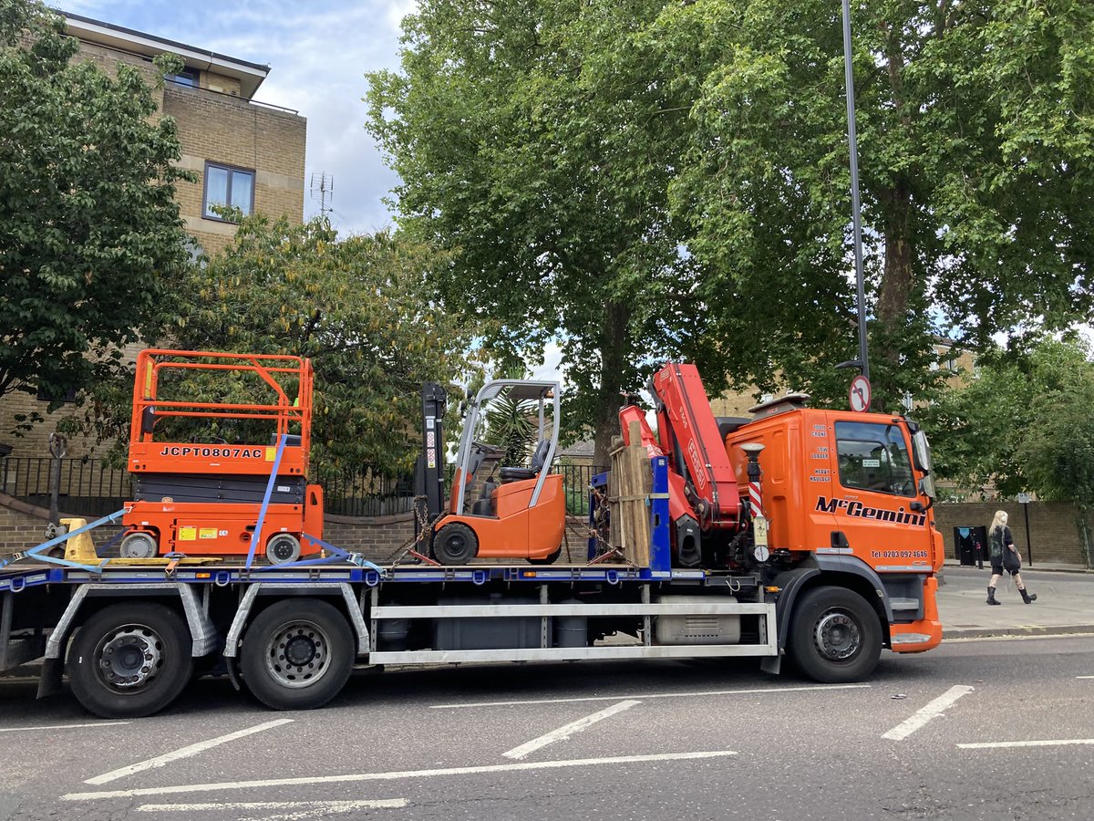indieHackney's tweet image. The HGVs that have been coming down Dalston Ln over the past couple of yrs & especially now are bigger than the flats most of us live in.👇a sample in past 2 days. Can this be appropriate for a residential rd w/a nursery an primary school on it? @Meg_HillierMP @SarahWoodberryD