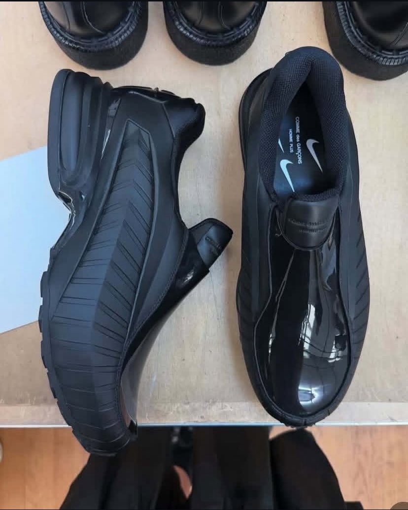 streetsouk's tweet image. First look at Commes De Garcons x Nike - Airmax Dolce.
What do you think?