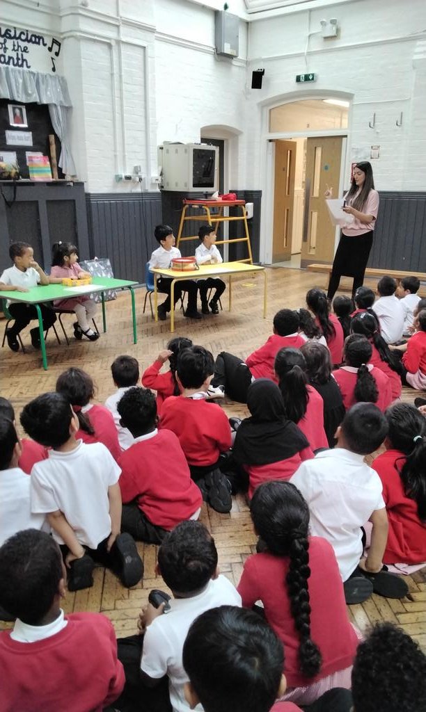 MarlboroughPrim's tweet image. A huge well done to RS for winning the Author study quiz! We were so quick on answering the questions about Super duck. #JezAlborough