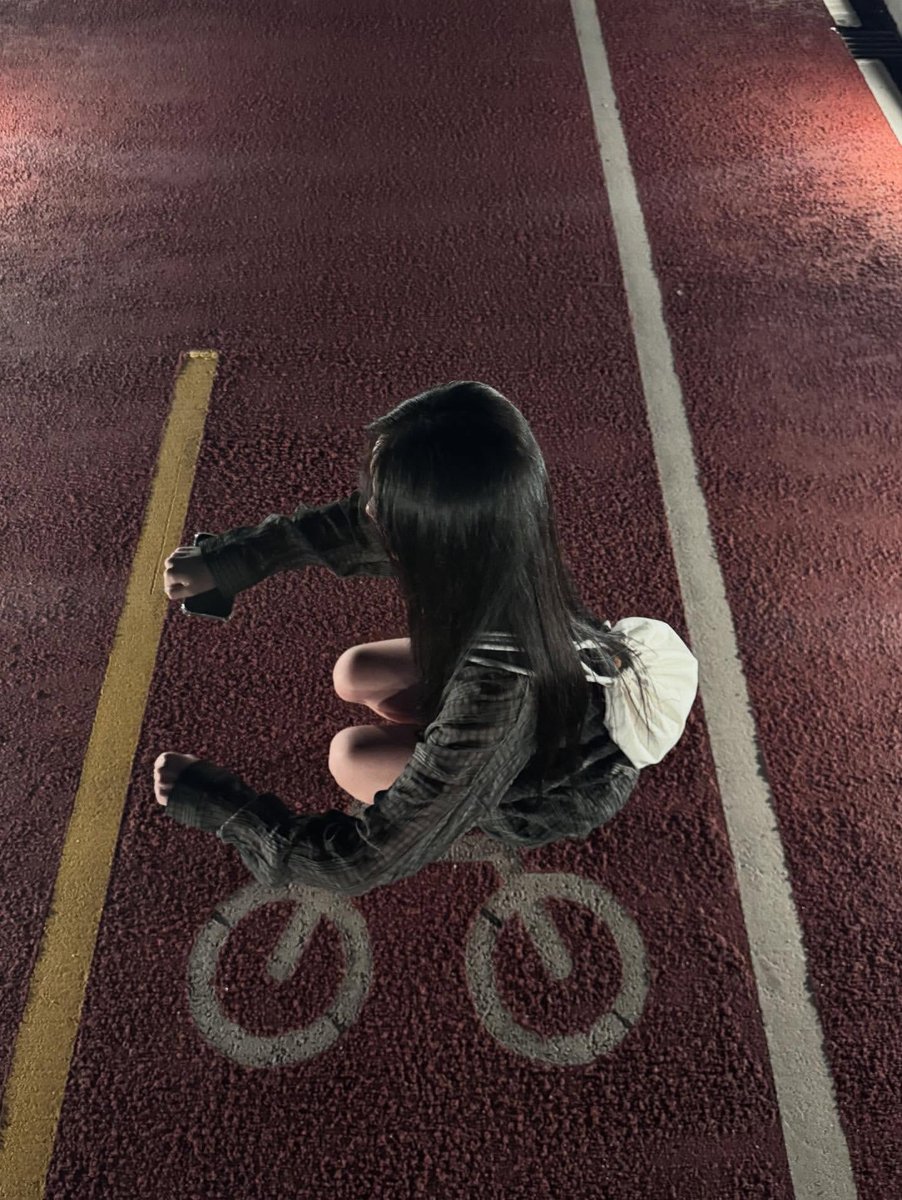 𝒮. tweet media