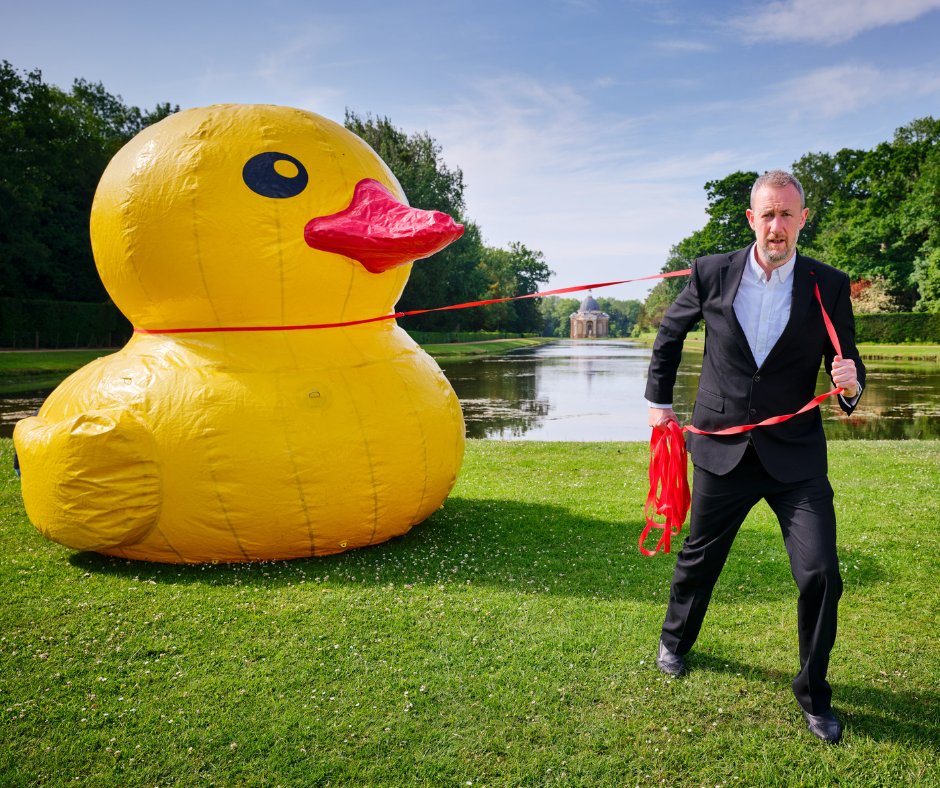 EnglishHeritage's tweet image. Taskmaster’s summer takeover is nearly here! 🐥
From 19 July, 17 English Heritage sites will be packed with silly tasks and family fun.
The Taskmaster team won't be doing the tasks with you which means you're in charge. What could possibly go wrong?
➡️ brnw.ch/21wUd2u