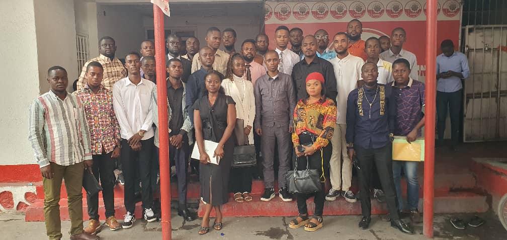 Glody Kabongo (@kabongo_glody_b) on Twitter photo Dans le cadre de la restructuration générale du parti <a href="/uncrdc/">UNC_RDC Officiel</a>, le SIF-UNC Kinshasa, l'hon <a href="/GaborienM/">Gaborian Mboma kumeza</a>, a réuni les communicateurs résidant à Kinshasa pour une séance de travail approfondie ce mercredi 16Juillet 2025 au siège national du parti. Dans le cadre de la restructuration générale du parti <a href="/uncrdc/">UNC_RDC Officiel</a>, le SIF-UNC Kinshasa, l'hon <a href="/GaborienM/">Gaborian Mboma kumeza</a>, a réuni les communicateurs résidant à Kinshasa pour une séance de travail approfondie ce mercredi 16Juillet 2025 au siège national du parti.