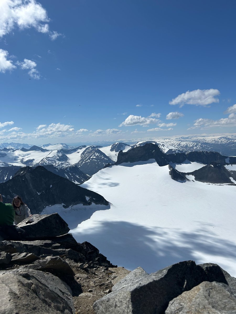 SakuraJennyVT's tweet image. I swear I didn’t get sunburned!
Went to the tallest mountain in Norway yesterday 🩷