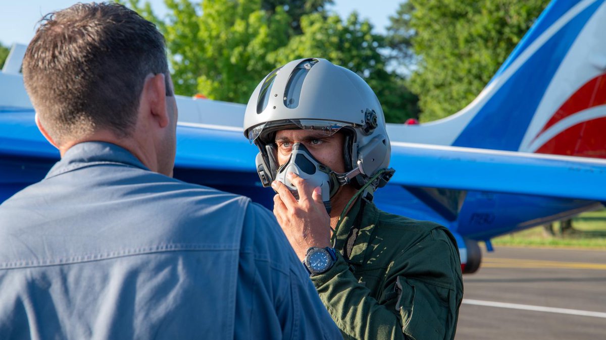 Armee_de_lair's tweet image. 🏄♂️ De la vague aux nuages ! ✈️
Lors des répétitions du #14Juillet, le champion olympique français @KauliVaast a survolé Paris aux côtés de la @PAFofficiel.
➡️ 1h de vol, une dose d’adrénaline, et une immersion unique au cœur de l’excellence de l’AAE. 👉 bit.ly/46L1WW4
