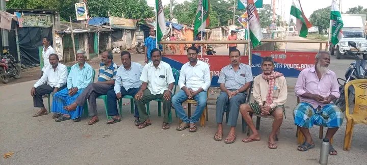 ओडिशा कांग्रेस के कार्यकर्ता सुबह से ही सड़कों पर डटे हुए हैं। 

#OdishaBandh