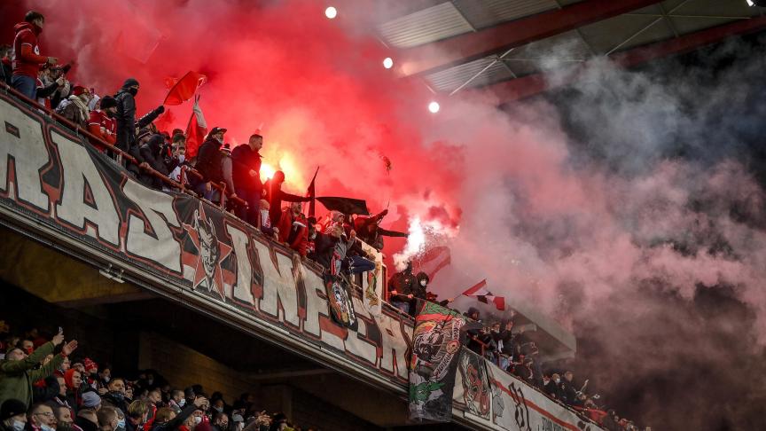 ultras1899_'s tweet image. #Standard de Liège : par un communiqué commun, les Ultras Inferno 1996 et le Hell-Side 1981 ont annoncé leur repositionnement dans la Terril pour la prochaine saison. Les #UI96 vont désormais se placer dans la partie centrale du bloc E3 et le #HS81 va se regrouper en D3 #RSCL #T3