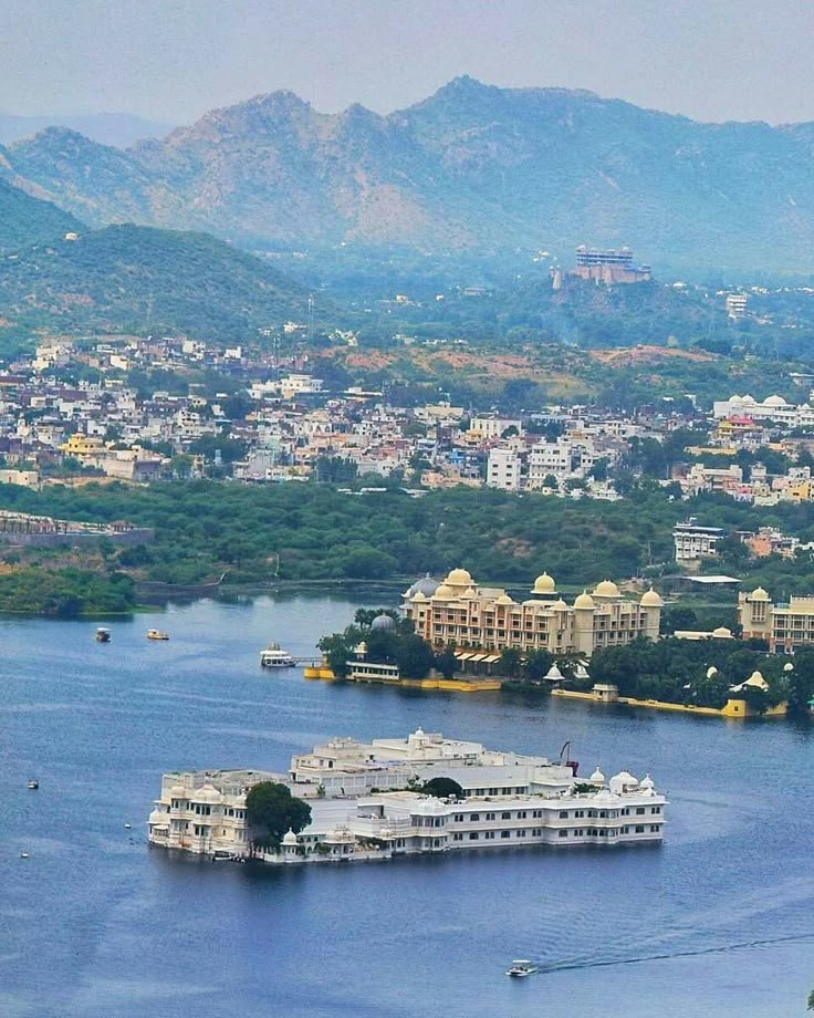 rjainjpr's tweet image. स्वच्छता रैंकिंग में उदयपुर देश में 13 वां, राजस्थान में तीसरा सबसे साफ शहर 
#SwacchhaBharatAbhiyan 
#RajasthanPatrika
#Udaipur