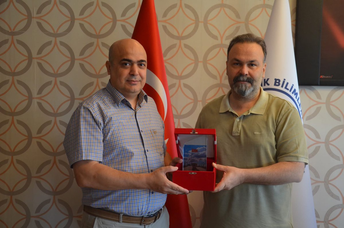 Hastanemizde Başhekim Yardımcılığı görevini başarıyla tamamlayan ve Şanlıurfa İl Sağlık Müdürlüğü Suriye Görev Gücü Başkanlığına atanan Dr. Yılmaz Gerger’e, hizmetlerinden dolayı Başhekimimiz Doç. Dr. Eyyup Sabri Şeyhanlı tarafından teşekkür plaketi takdim edildi.
<a href="/sanliurfaism/">Şanlıurfa İl Sağlık Müdürlüğü</a>