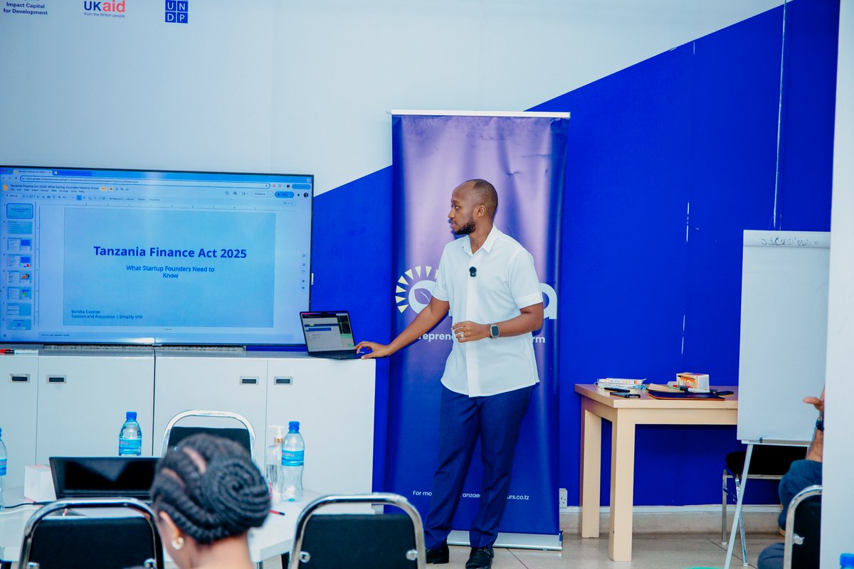 Simplify tweet media