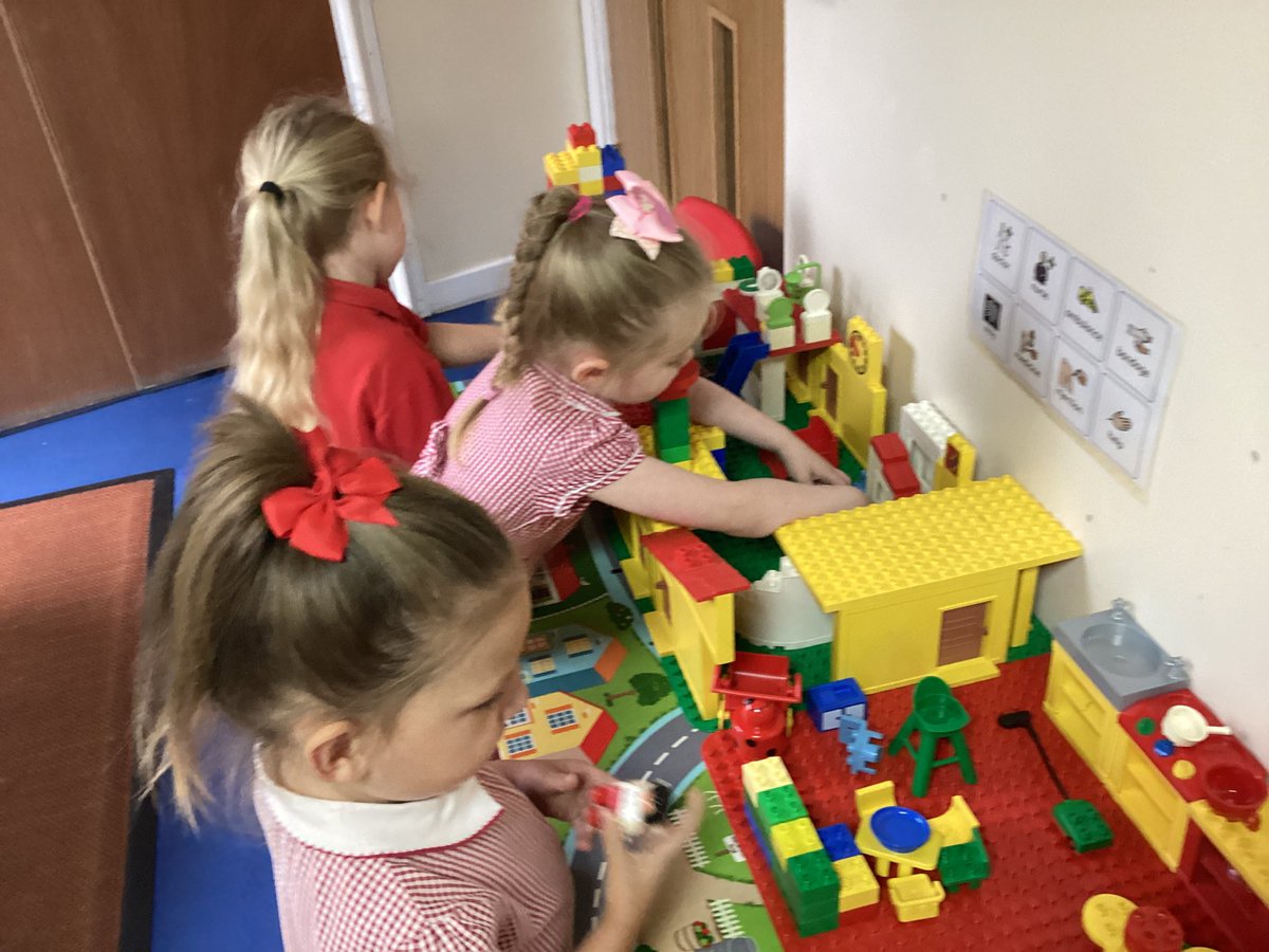 StGerardsBham's tweet image. Nursery are busy using their imaginations and developing their creativity as they work and learn together.#StGerEYFS