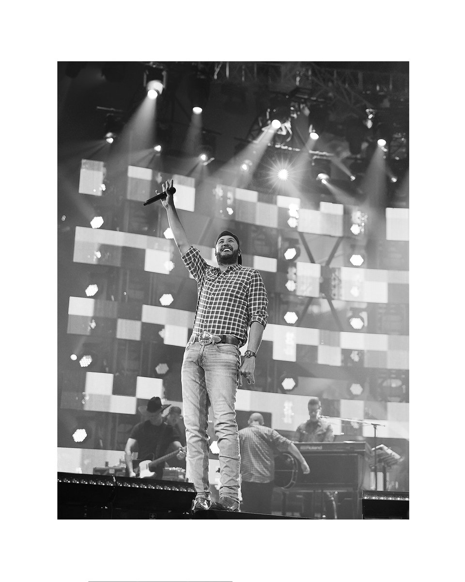 RODEOHOUSTON's tweet image. Kickin’ the dust up and celebratin’ @lukebryan 🎂