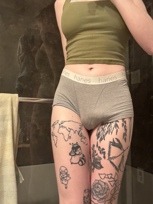 Bow to your beloved goddess submissive boy's 💓😘🤤👅.