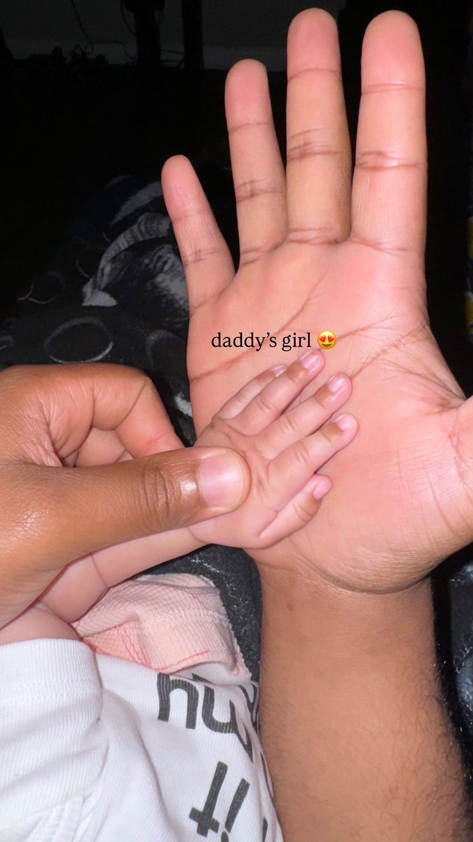 I love the way he loves his babygirl and shows her and mommy nothing but unconditional love . I love her life 🎀