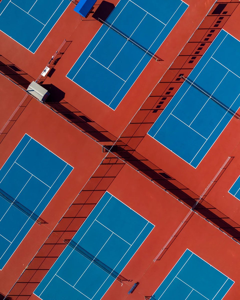 attentive_mb's tweet image. One of my favorite color palettes from @cafromthesky recent series that I 💭about going from abstract -> court-> to maybe element 🤔. So many possibilities..