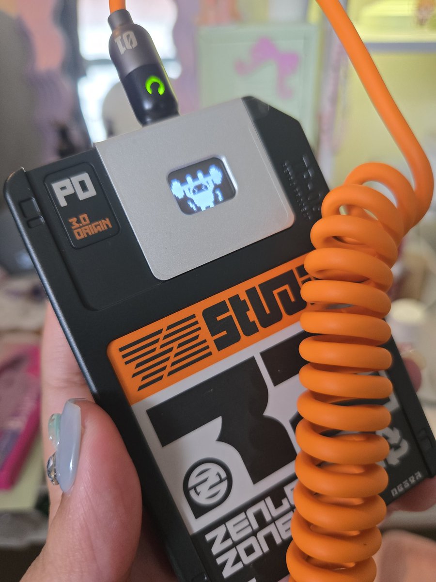nandemocreative's tweet photo. Bruh the coolest fucking powerbank i've seen and its ZZZ official merch https://t.co/buYFnQuFzy