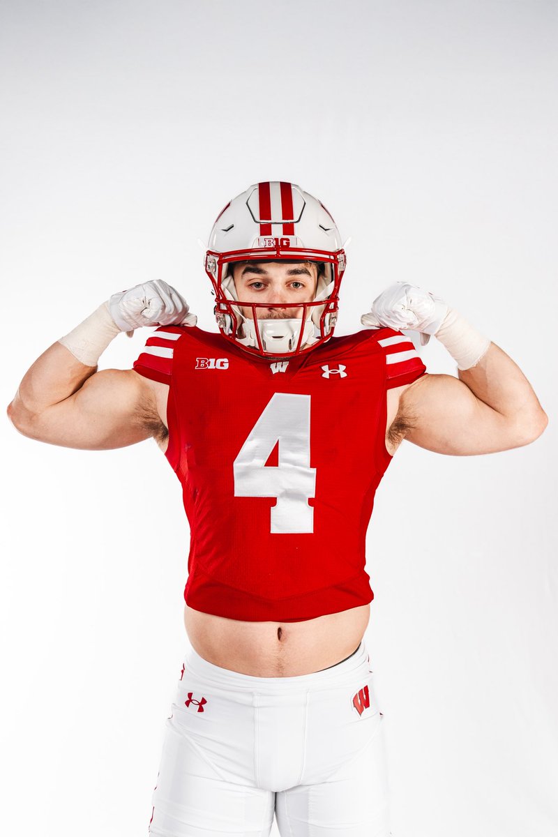 coach_jcurtis's tweet photo. Excited to see Tackett play middle LB for the Badgers this season! Heβs gonna have a big year! Canβt wait!!! #OnWisconsin #ManyMade #Family https://t.co/NEd5C9pUWC