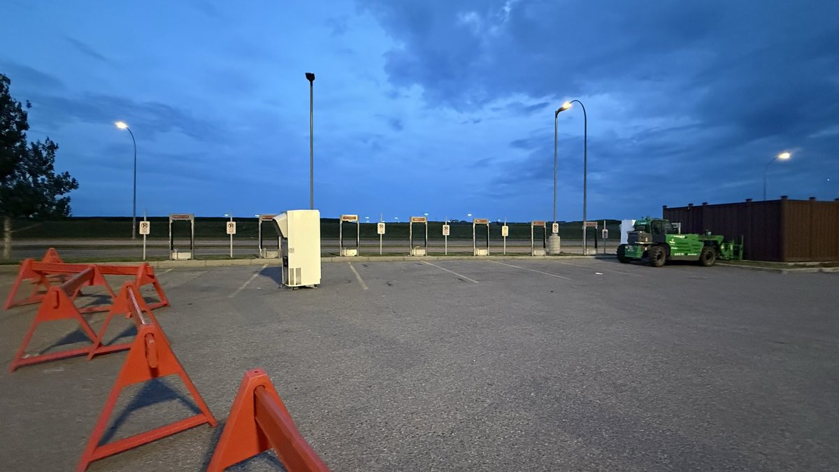 PluginAlberta's tweet image. End of an Era. The first Supercharger closure in Alberta - Crossiron Mills/Calgary. 

@TOCAlberta 

Photos: @Brangwyn