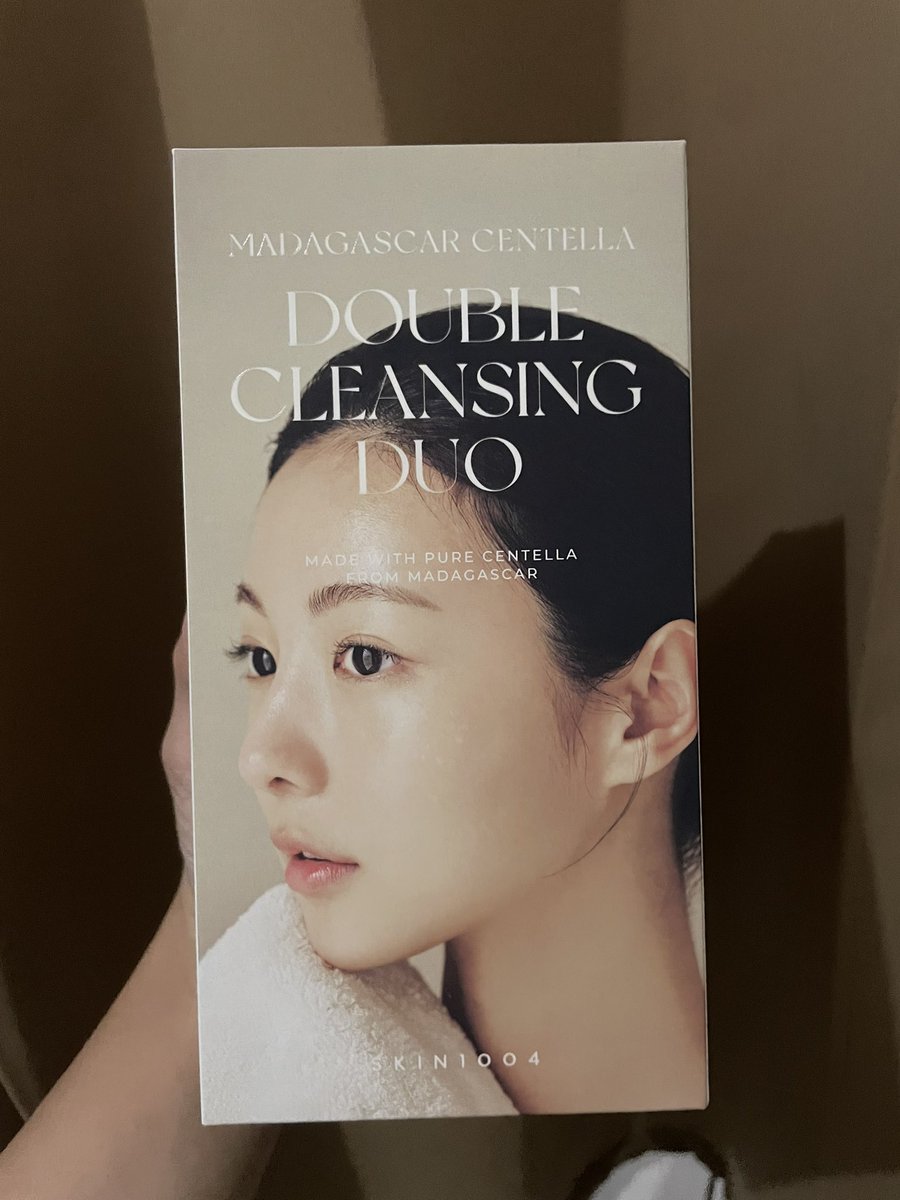 rahfdta's tweet photo. Wts double cleansing duo skin1004
(cleansing oil 200ml + ampoule foam 125ml)
New sealed exp 2027
155k dom Bekasi https://t.co/4FC8C7b6PJ