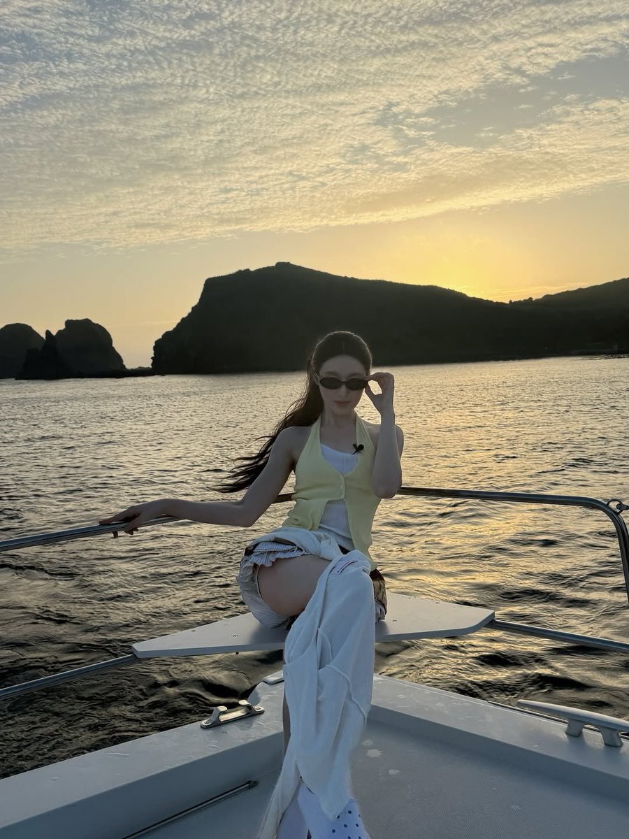 cIeopatera's tweet photo. 파도 말이야 🌊🐎~ https://t.co/MFeDrqX5G2