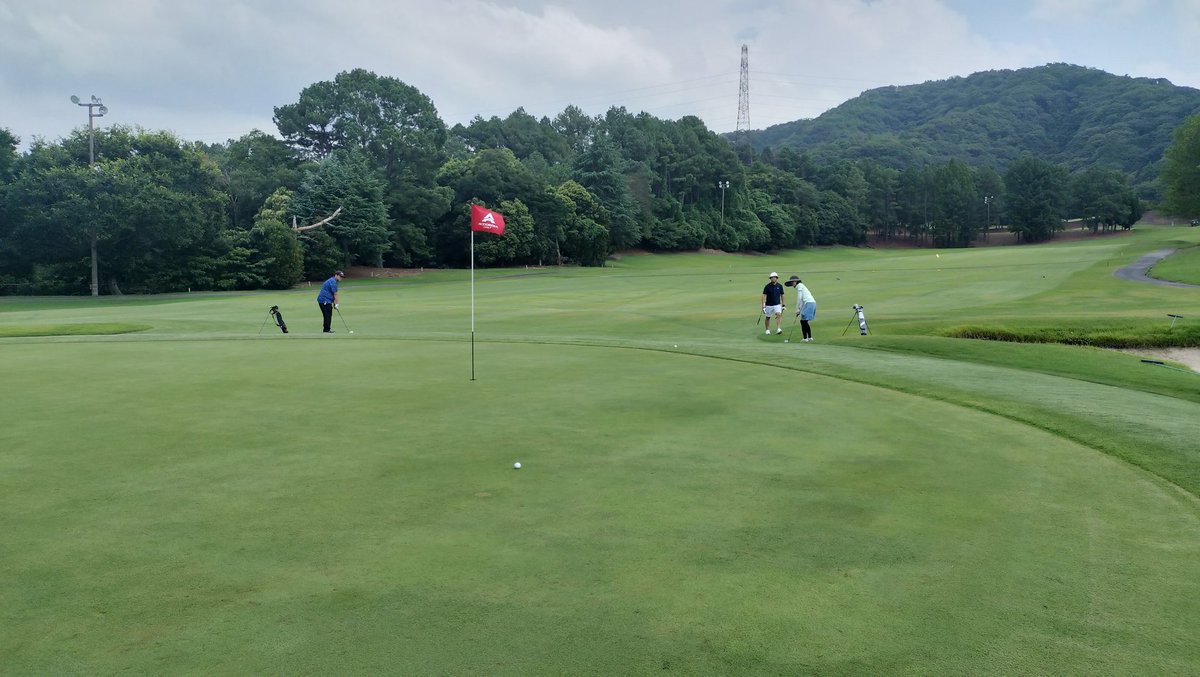 minamigolf's tweet photo. 昨日は泉佐野ccラウンドレッスンでした🏌️

ミドルホールの2打目はナイスショットを目指すより、トップ気味で良いので、前に行くショットが打てると良いですね🙆‍♂️（レッスンで良くやっているやつです🏌️）

#泉佐野カントリー
#ラウンドレッスン https://t.co/r2osVbp1ld