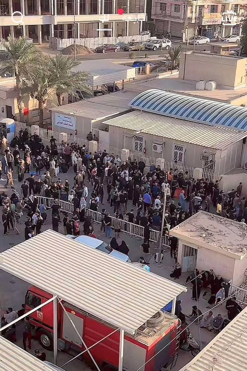 72 عدد المتوفين في فاجعة الكوت الى الان، الفرق تحاول الوصول الى المطعم في الطابق الرابع لكن دون جدوى، 
ذوي الضحايا ينتظرون في مستشفى الزهراء في الكوت لإستلام الضحايا.
#فاجعة_الكوت_الأليمة