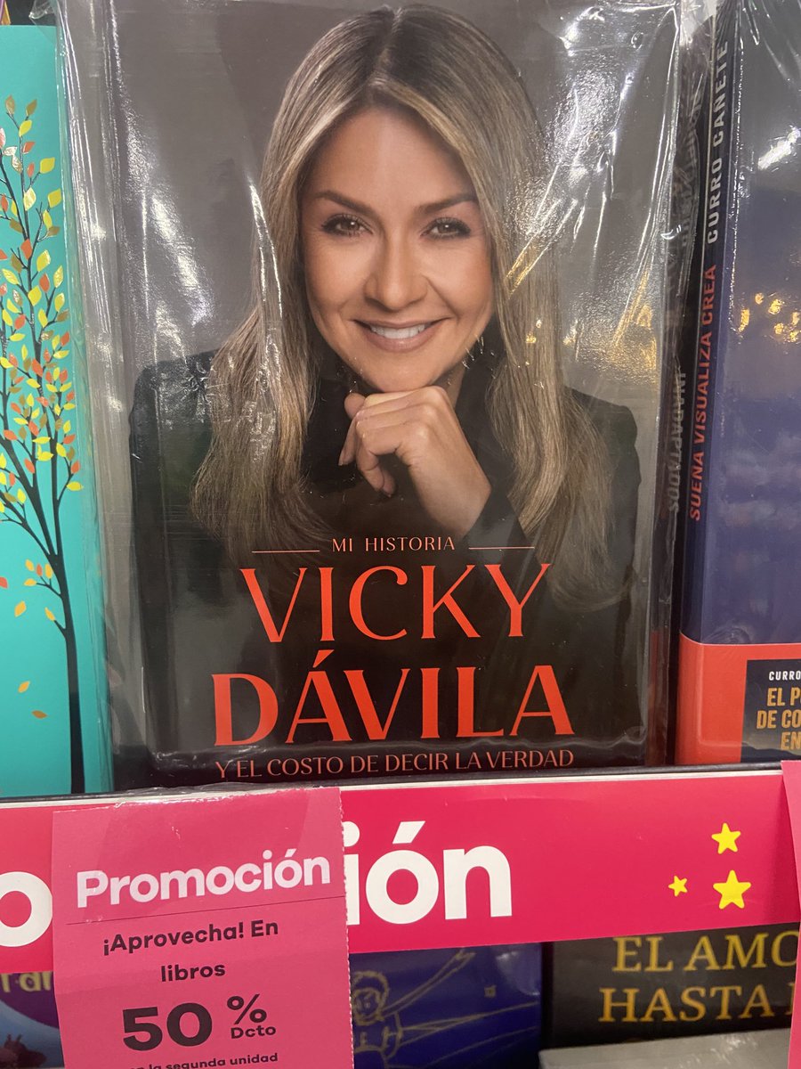 Ni con descuento de la mitad del precio ha podido vender ni siquiera 20 libros.
Dirá la gente, ni que me lo regalen, lo recibo.
Jajajaja jajajaja.