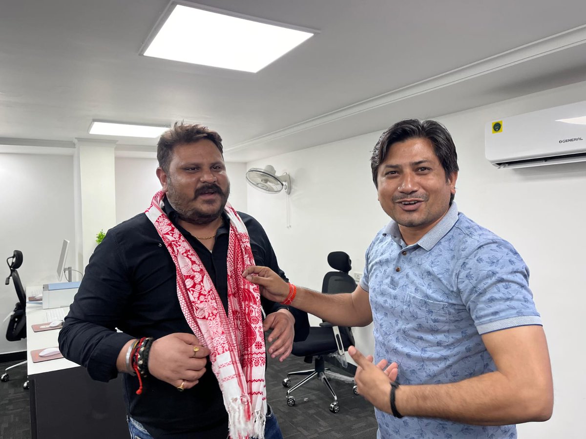 Manish Yadav (@mymanishky) on Twitter photo सखा भ्राता और हमारे इनपुट एडिटर श्री <a href="/utkarshs88/">Utkarsh Singh</a> जी को जन्मदिन की बहुत बधाई....।
बाबा भोलेनाथ और मां भवानी से प्रार्थना है कि आपको सदैव प्रसन्नता और सफलता का आशीर्वाद दें। सखा भ्राता और हमारे इनपुट एडिटर श्री <a href="/utkarshs88/">Utkarsh Singh</a> जी को जन्मदिन की बहुत बधाई....।
बाबा भोलेनाथ और मां भवानी से प्रार्थना है कि आपको सदैव प्रसन्नता और सफलता का आशीर्वाद दें।