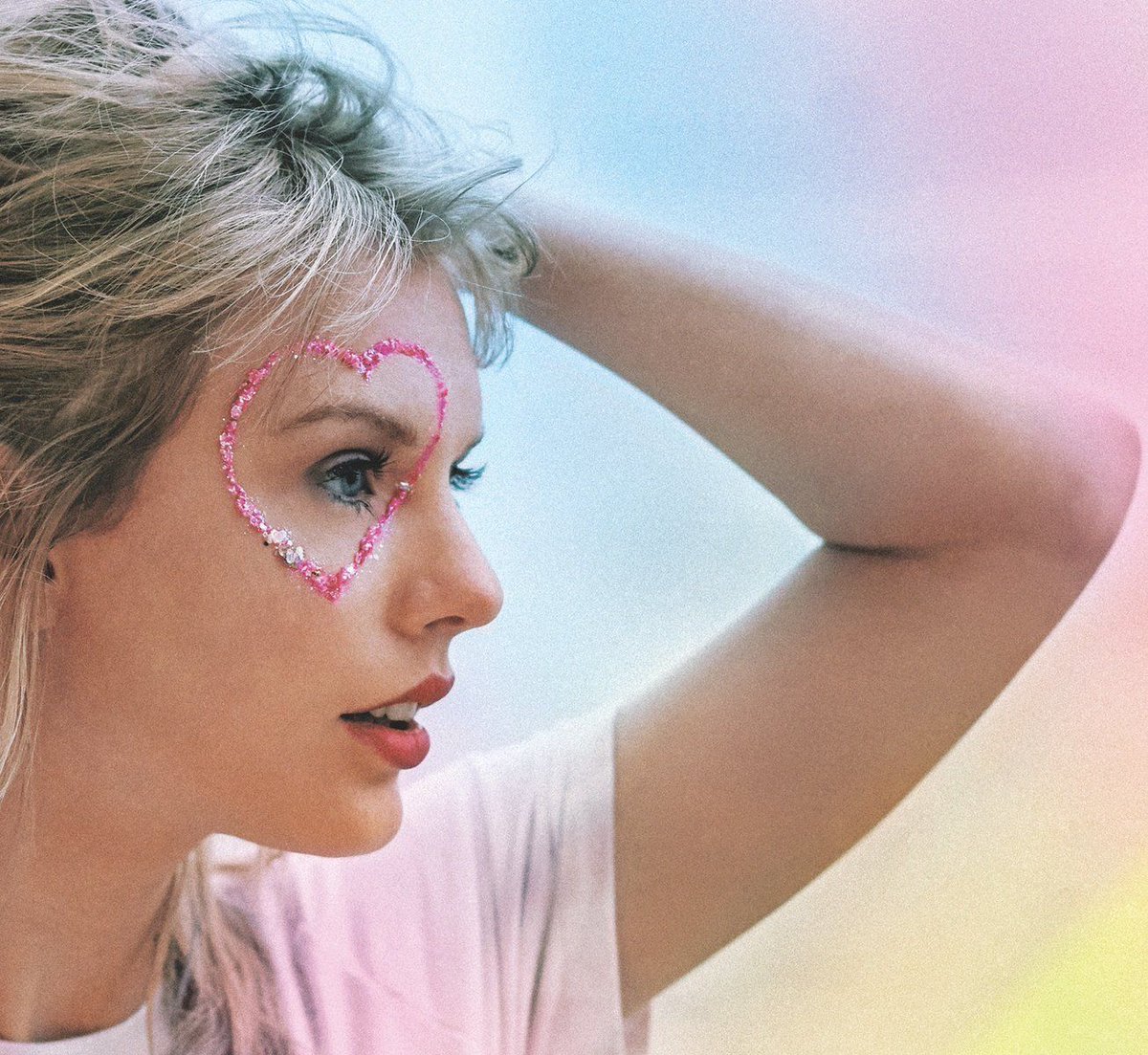 TheSwiftSociety's tweet image. 🏆| "Lover" by Taylor Swift has now surpassed 13 BILLION Spotify Streams!