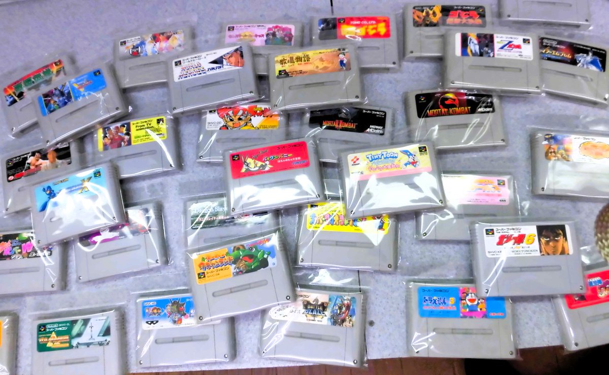 MediamaxPlus's tweet image. つづいてスーパーファミコンカセットの品出し中✨ 現在、お店に出せていないSFCカセットが500本位溜まってしまっております💦 なんとか今月中に並べたいところです～💦
スタッフ：メディパパ